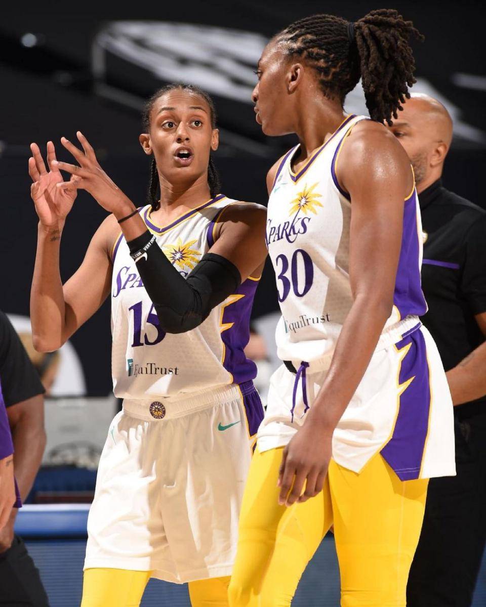 Los Angeles Sparks (instagram.com/nnekaogwumike)
