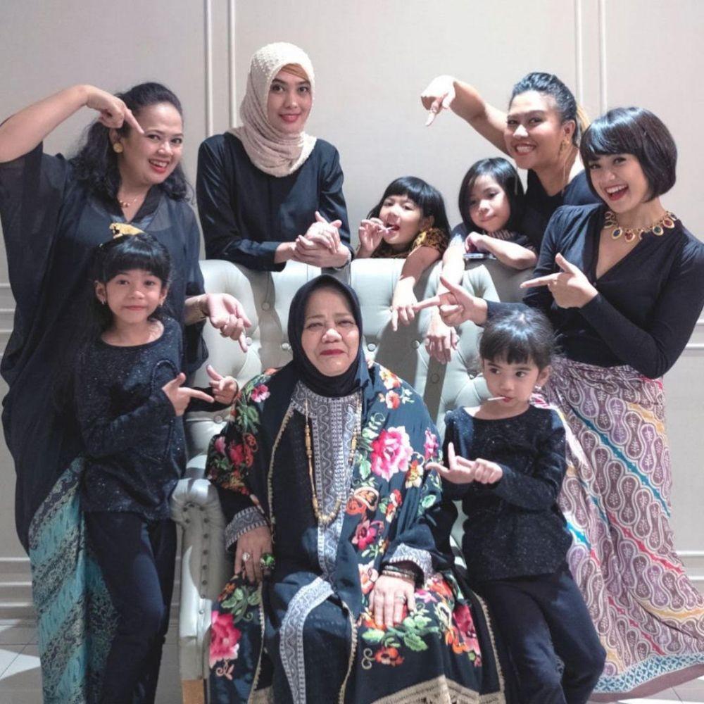 Keluarga Nirina Zubir (Instagram/nirinazubir_  )