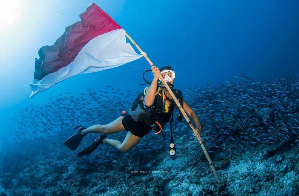 9 Potret Memukau Nirina Zubir saat Diving, Bikin Pengen Ikut Nyebur!