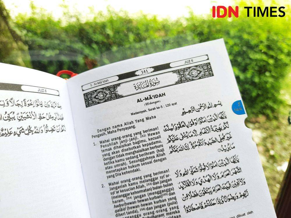 ilustrasi Al Qur'an surat Al Ma'idah (IDN Times/Langgeng Irma)