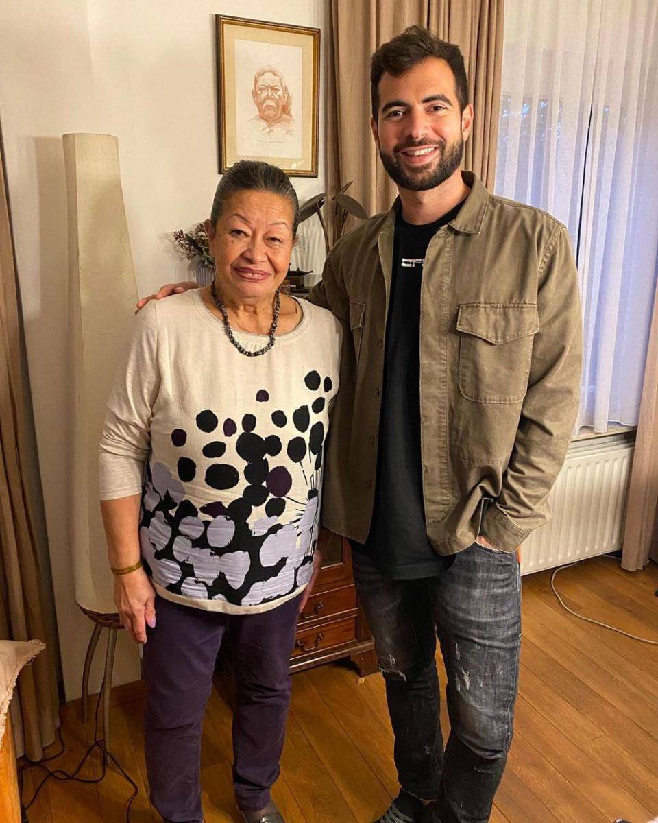 potret Jordi Amat bersama neneknya yang berdarah Indonesia (instagram.com/jordiamat5)