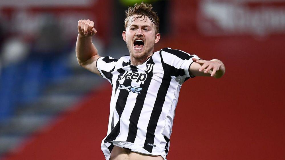 Matthijs de Light merupakan bek Juventus yang diincar banyak klub top Eropa. (eurosport.com).