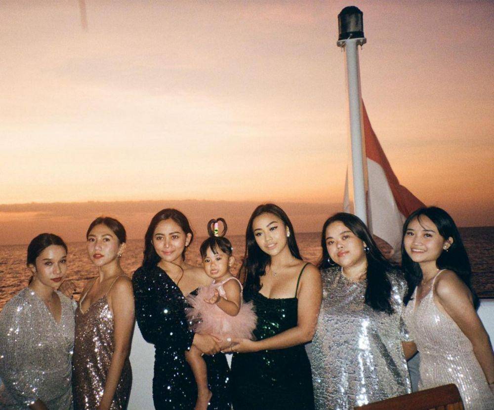 Perayaan ulang tahun artis glamor (Instagram.com/rachelvennya/)