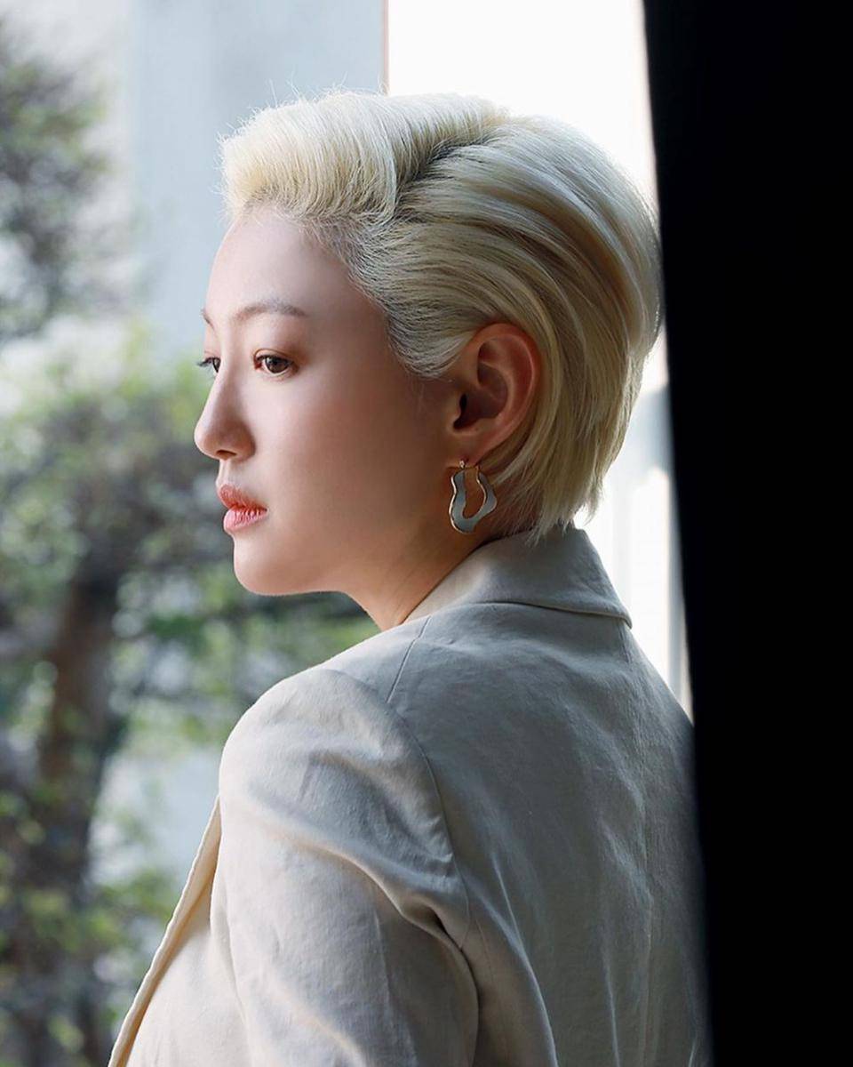Lee El (instagram.com/artistcompanyofficial)