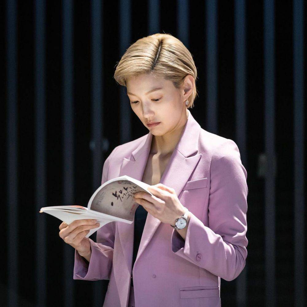 Lee El (instagram.com/artistcompanyofficial)