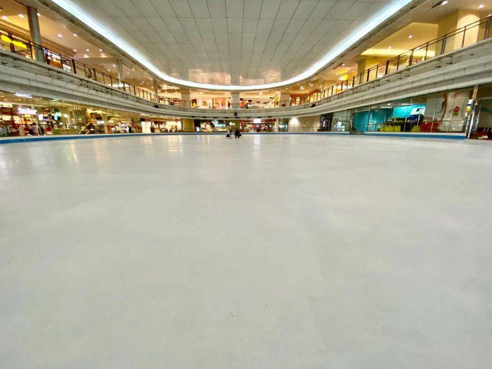 Sky Rink (instagram.com/skyrink_jakarta)
