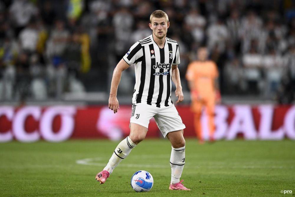 Matthijs de Light merupakan bek Juventus yang diincar banyak klub top Eropa. (footballtransfers.com).