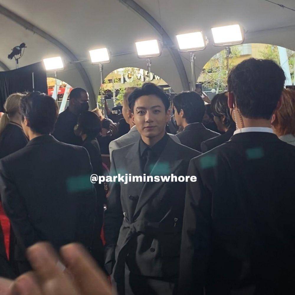 Jungkook BTS di Red Carpet AMA (twitter.com/parkjiminswhore))