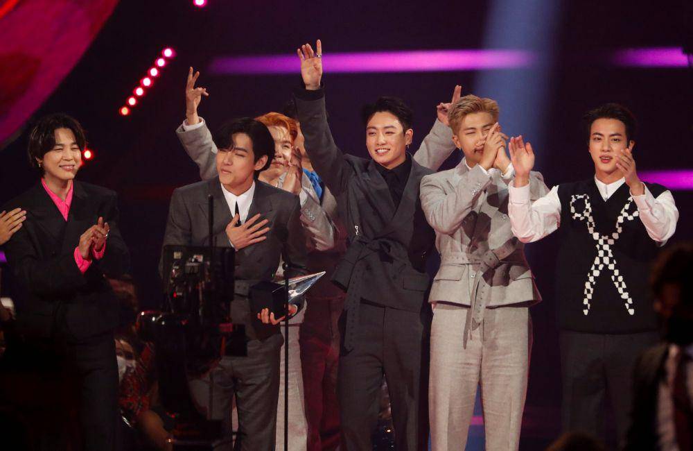 BTS saat speech utuk Artist of the Year di AMAs 2021. (twitter.com/Kpop_Herald)