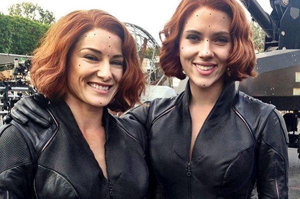 10 Potret Aktris Hollywood Bareng Stuntwoman, Mirip Lho!