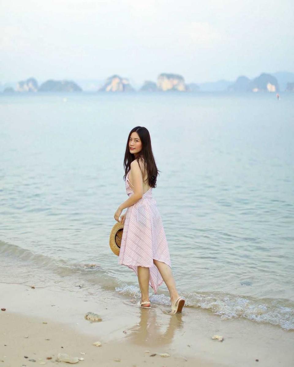 Outfit liburan Frung Narikun (instagram.com/frungnarikunn)