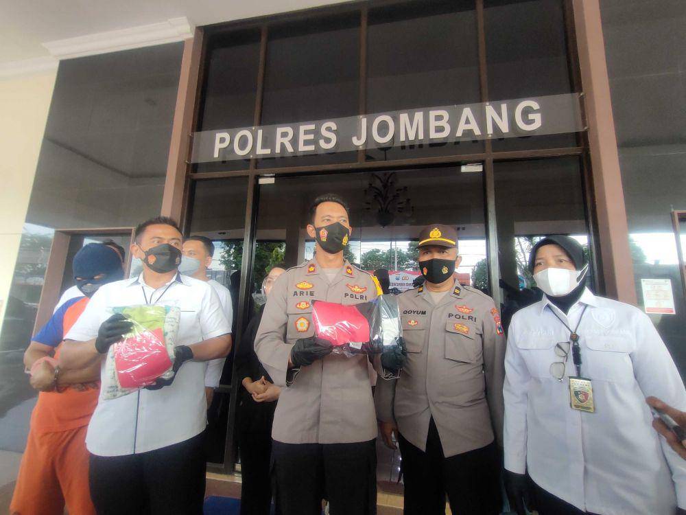 Polres Jombang rilis ungkap kasus persetubuhan di bawah umur