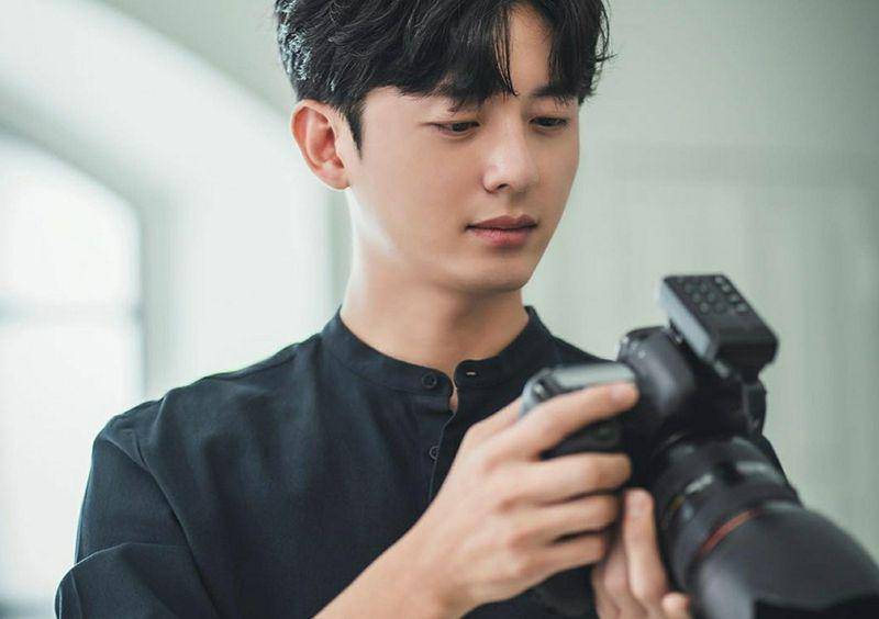 Lee Ji Hoon berperan sebagai Lee Seon Woo di drama Sponsor (instagram.com/victorycontents)