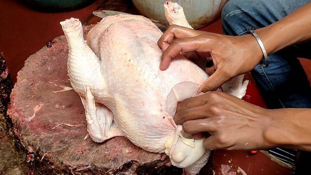 ilustrasi mengiris tengah ayam (youtube.com/Cutting Skills)