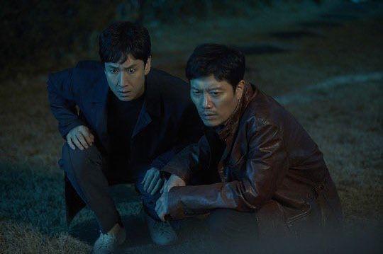 Main di Dr. Brain, 10 Adu Pesona Lee Sun Kyun dan Park Hee Soon