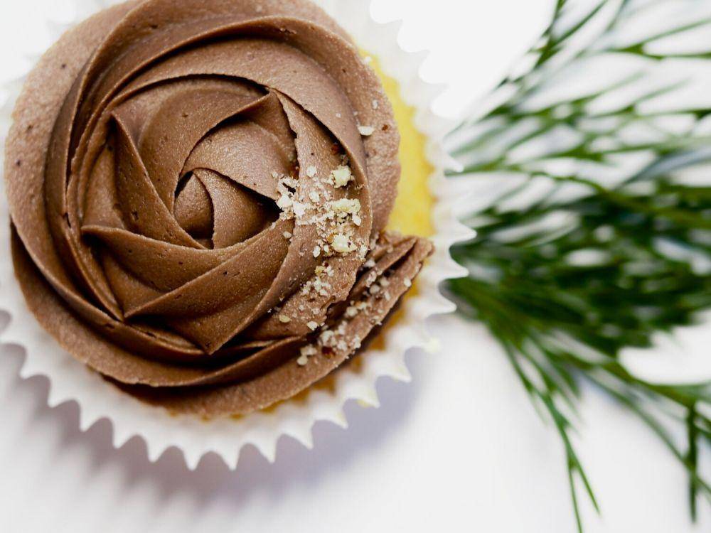 ilustrasi choco mayonnaise cupcake (pexels.com/Jess Bailey Designs)