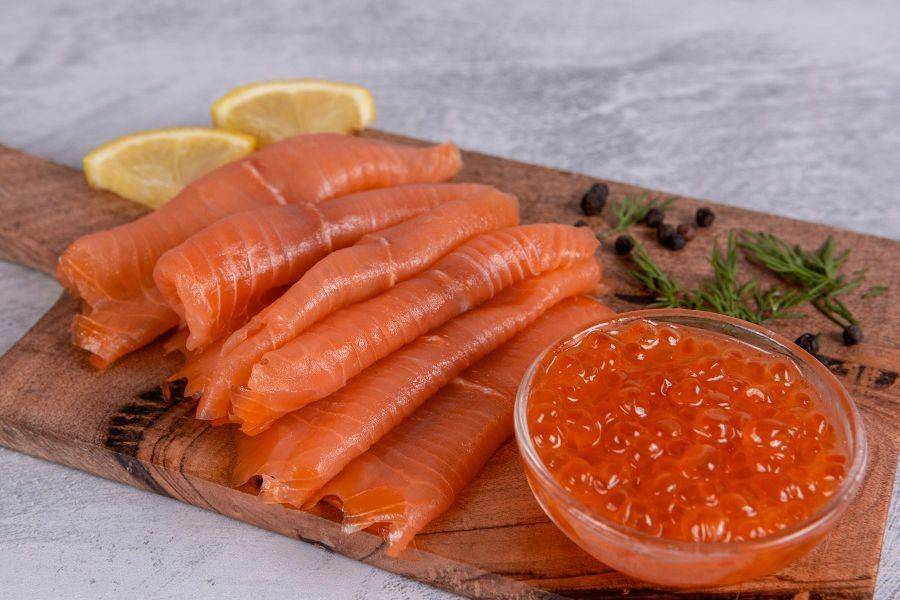 salmon mentah segar (thecornishfishmonger.co.uk)