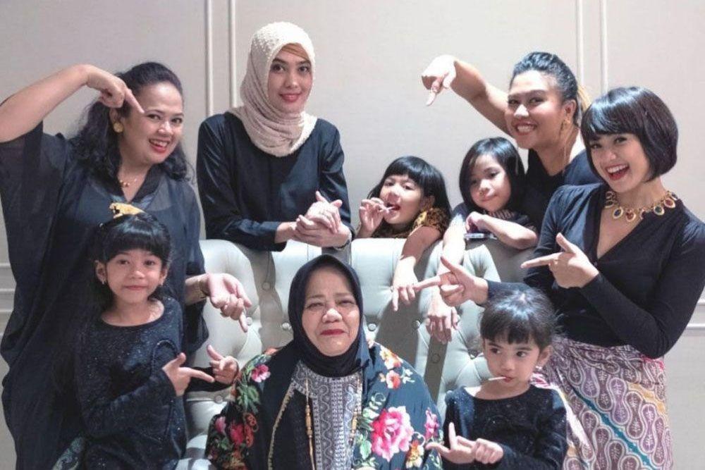 Keluarga Nirina Zubir (Instagram/nirinazubir_ )
