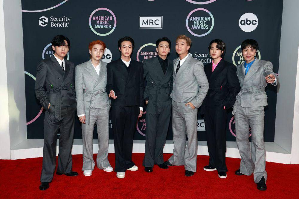 BTS di AMAs 2021 (twitter.com/extratv)