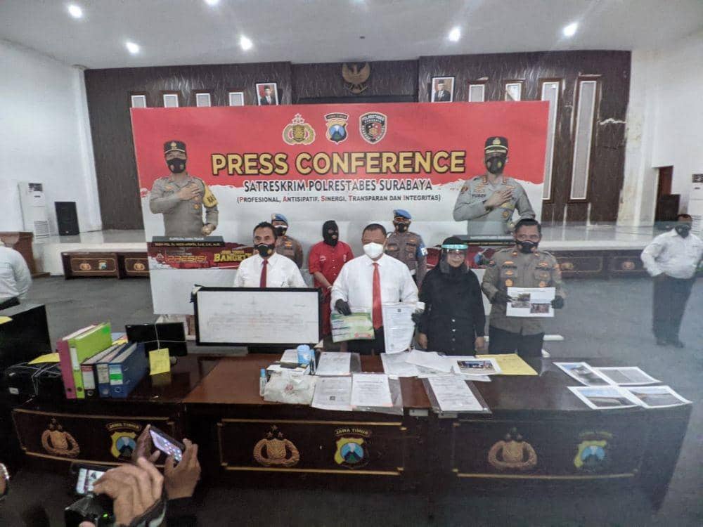 Konferensi pers kasus mafia tanah di Surabaya, Senin (22/11/2021). (dok. Istimewa)
