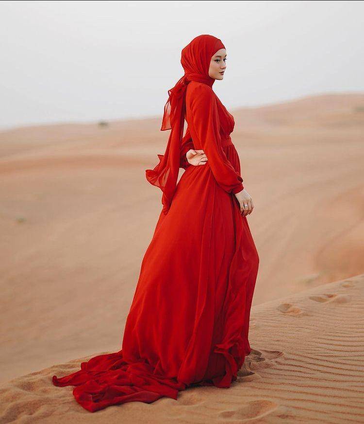 Dinda Hauw dan Rey Mbayang di Dubai. (Instagram.com/dindahw)
