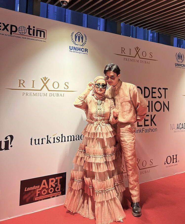 Dinda Hauw dan Rey Mbayang di Dubai. (Instagram.com/dindahw)