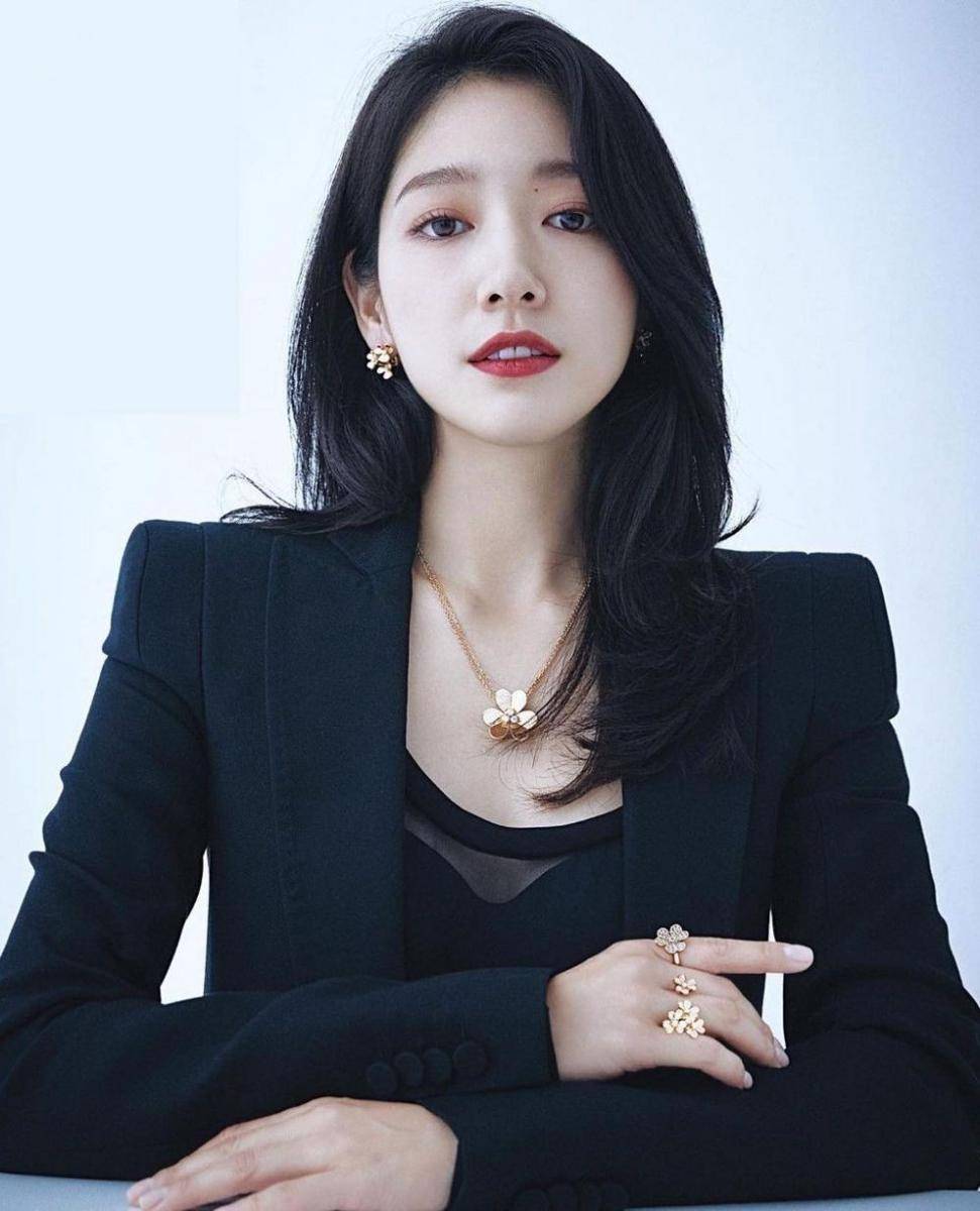 Park Shin Hye dan Choi Tae Joon (W Korea via Instagram.com/ssinz7/)