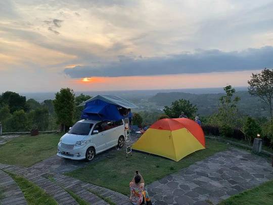 Watu Tapak Camp Hill (instagram.com/watutapak)