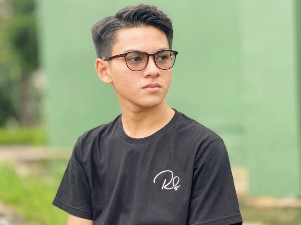 Lirik Lagu Itu Kamu - Rey Bong dan Faktanya, Debut Jadi Penyanyi!