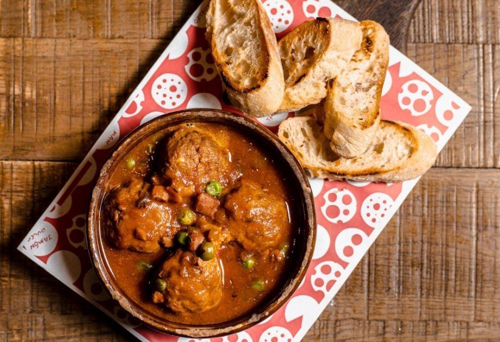Albóndigas en salsa (instagram.com/lapalomahk)