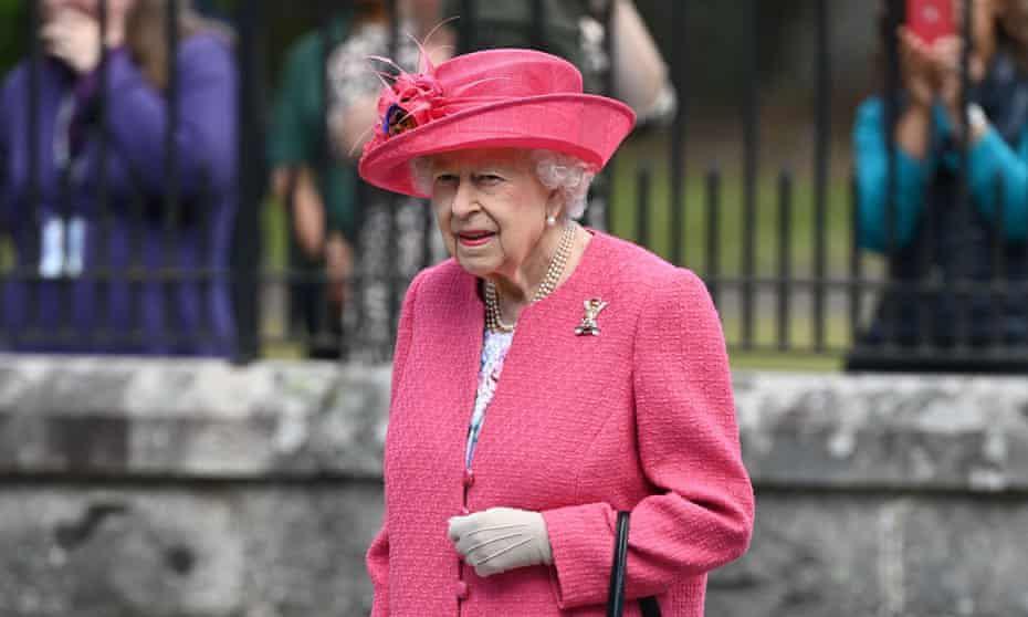 Ratu Elizabeth II (theguardian.com)
