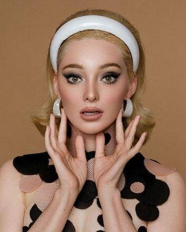 Emma Dumont (instagram.com/emmadumont)