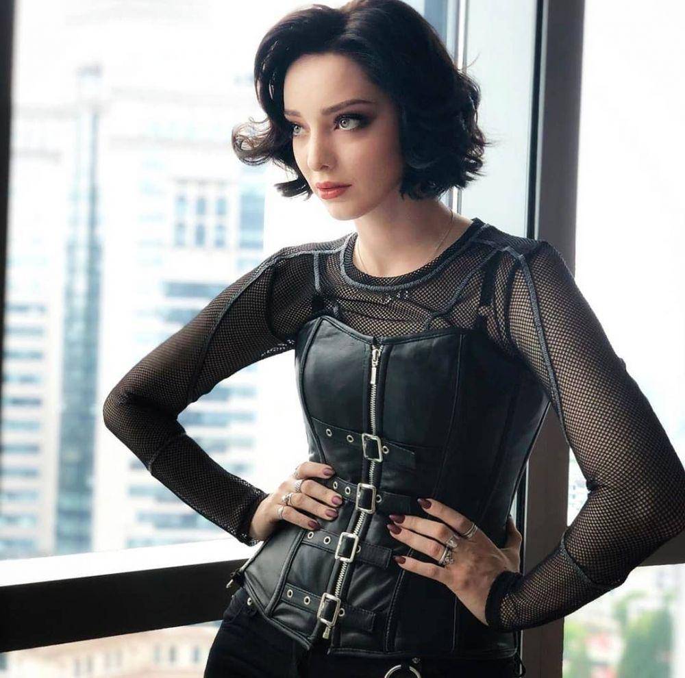 Emma Dumont (instagram.com/emmadumont)