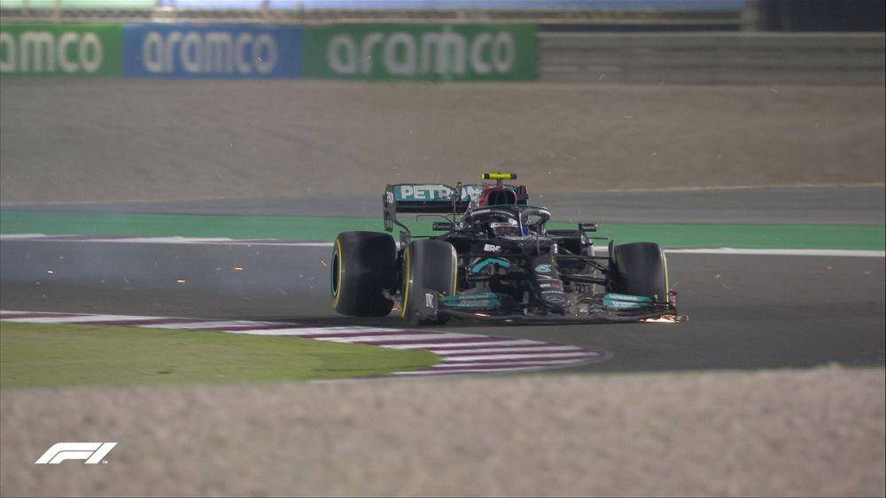 Valtteri Bottas mengalami pecah ban pada lap 31 GP Qatar. (twitter.com/F1)