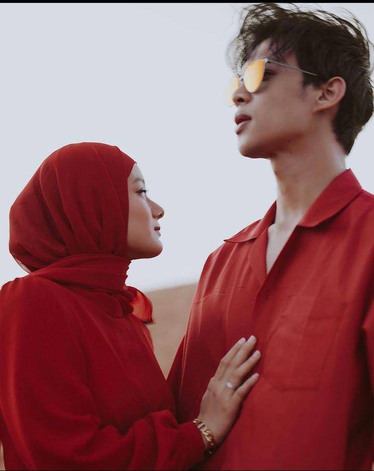 Dinda Hauw dan Rey Mbayang di Dubai. (Instagram.com/dindahw)