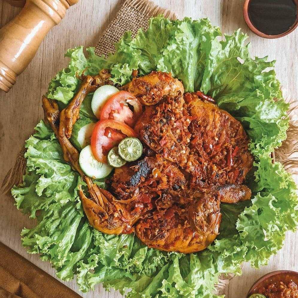 Ayam Bakar Mercon (instagram.com/ayambakar_mercon)