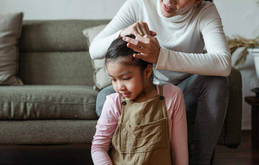 perbicangan orang tua dan anak (pexels.com/ketutsubiyanto)