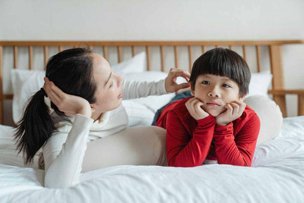 ibu & anak (pexels.com/ketutsubiyanto)