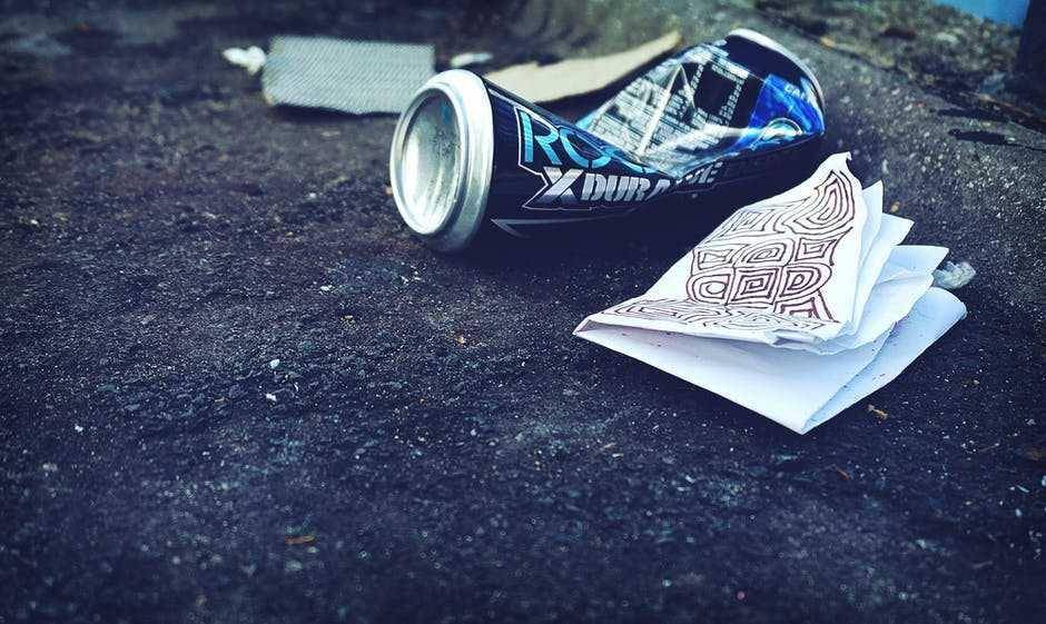 Ilustrasi sampah botol minuman (Pexels.com/ Suzy Hazelwood)