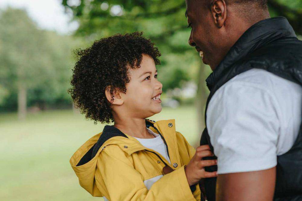 ayah & anak (pexels.com/anetelusina)