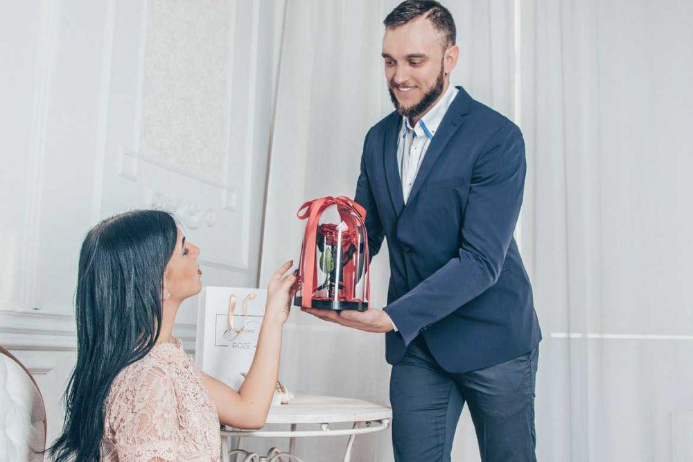 5 Zodiak Bahagia Banget jika Diberikan Hadiah dari Sang Kekasih!