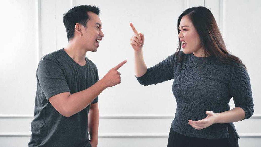 5 Alasan Orang Senang Melempar Masalahnya pada Orang Lain