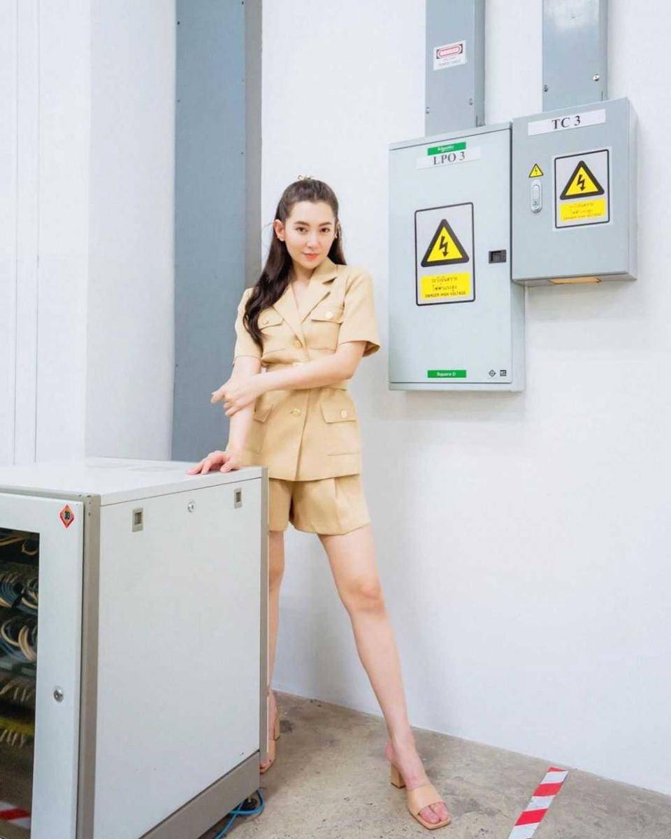 Office look ala Bella Campen (instagram.com/bellacampen)