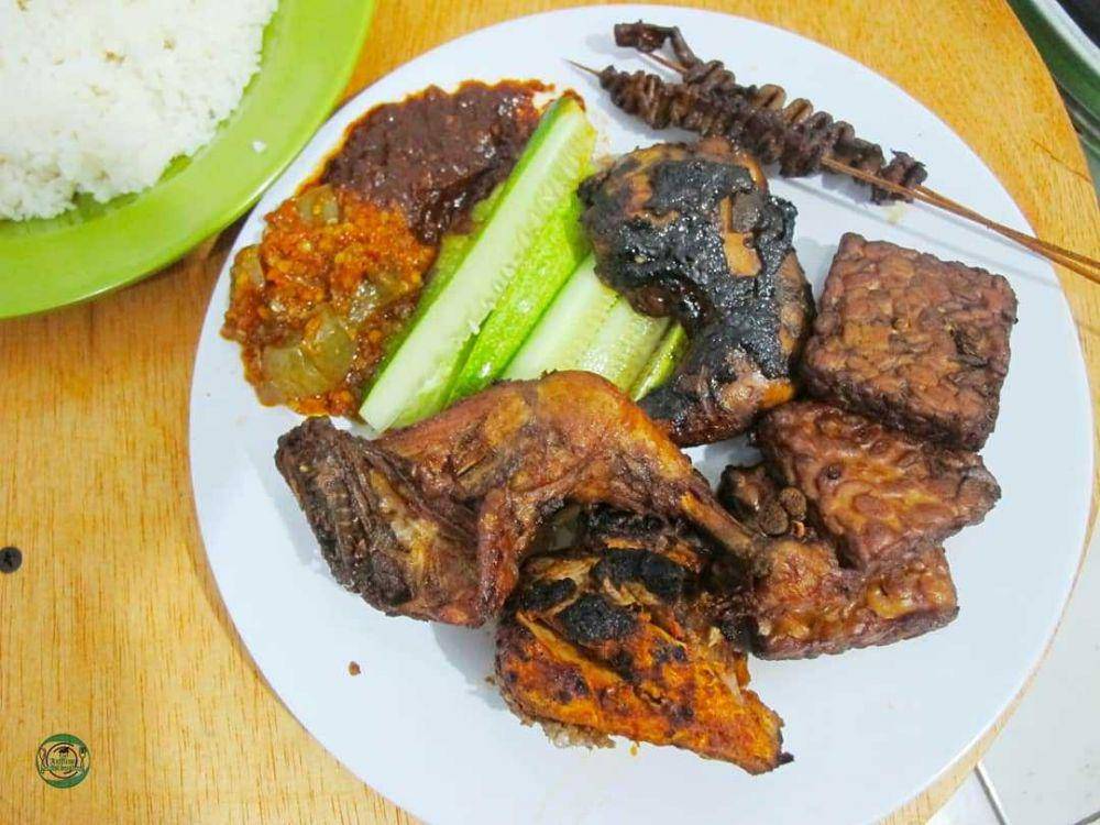 Ayam Bakar Si Bungsu (instagram.com/kulineraddicybdg)