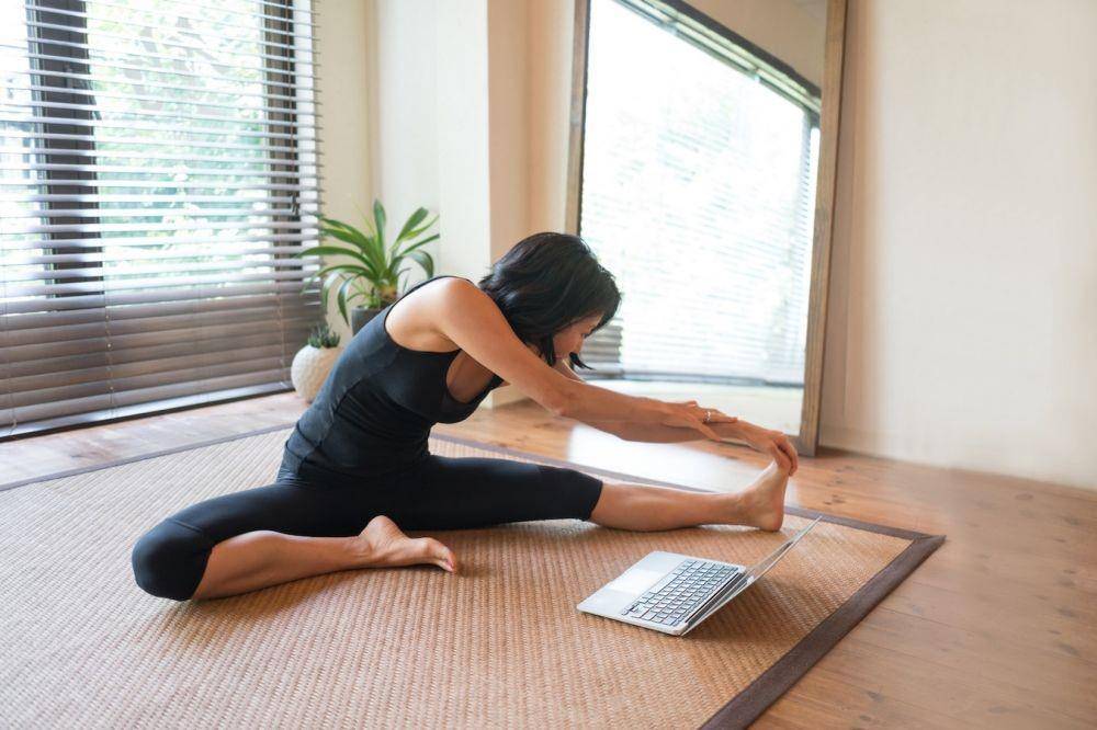 ilustrasi yoga (wellandgood.com)