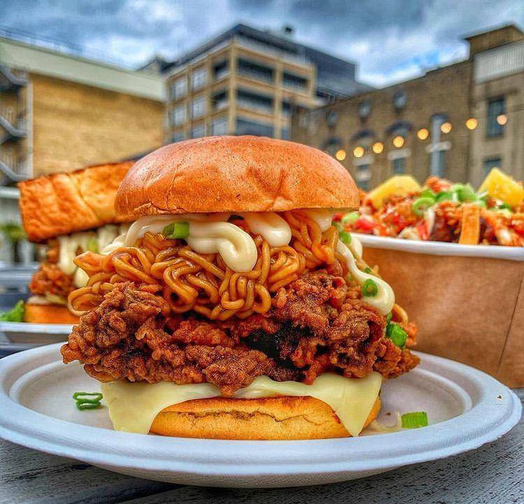 Ilustrasi burger (instagram.com/jujusbar)