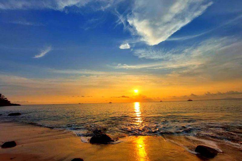 Pantai Batu Hideung (instagram.com/nadiasofa_)