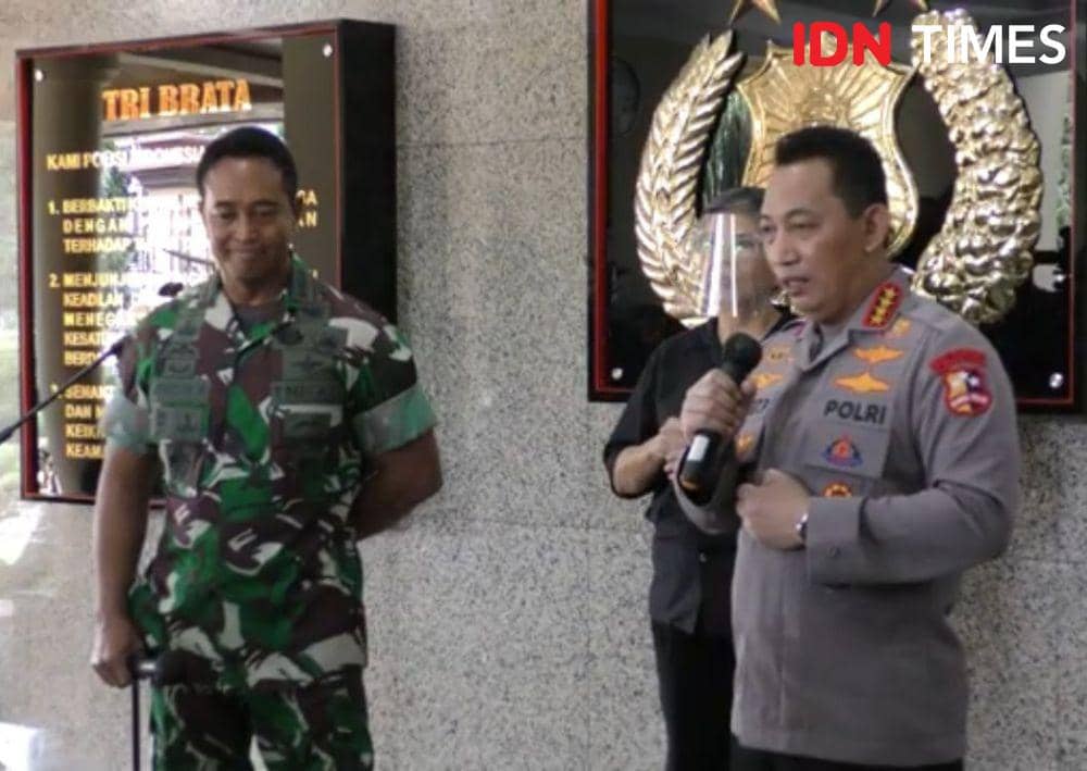 Panglima TNI Andika Perkasa menemui Kapolri Jendral Pol Listyo Sigit di Mabes Polri, Selasa (23/11/2021). (IDN Times/Irfan Fathurohman)