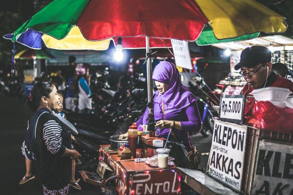 ilustrasi street food (pexels.com/Artem Beliaikin)