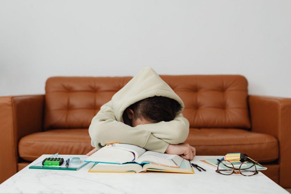 ilustrasi tidak mood membalas pesan (pexels.com/Karolina Grabowska)